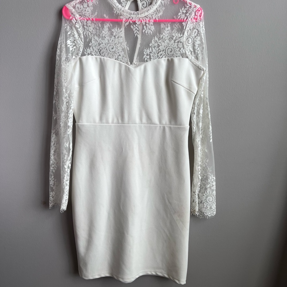 white Lulu body con dress with lace long sleeves ✨💕 size M